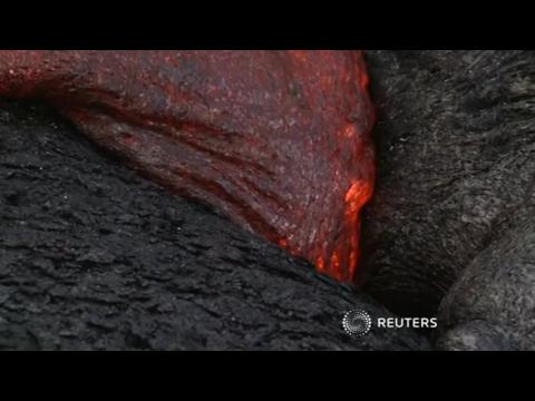 Lava flows toward residential community on Hawaii's Big Island