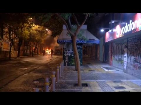 Greek anarchists burn cars in clash with police
