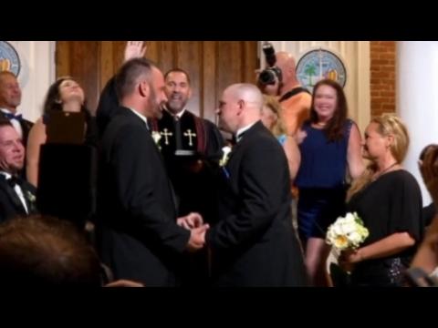Same-sex marriages begin in Florida