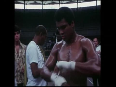 Boxing legend Muhammad Ali hospitalized with “mild pneumonia”