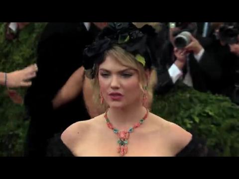 VIDEO : Le parcours de Kate Upton qui l'a conduite au titre de la femme vivante la plus sexy