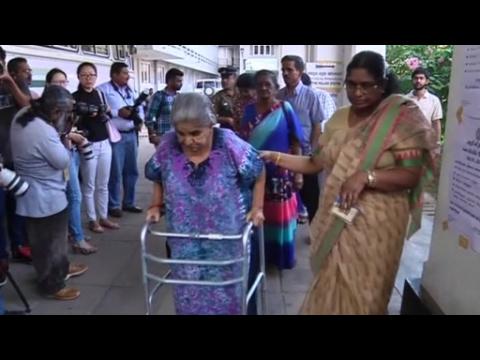 Voters cast ballots Sri Lanka's presidential election.