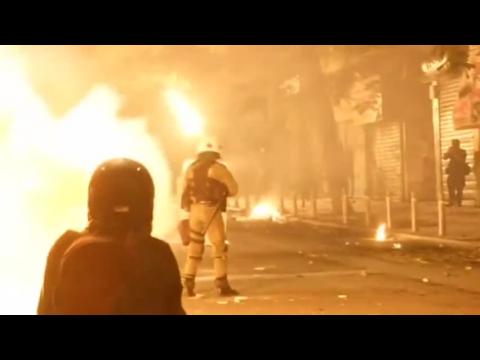 Chaotic scenes in Athens, as peaceful march turns into clashes
