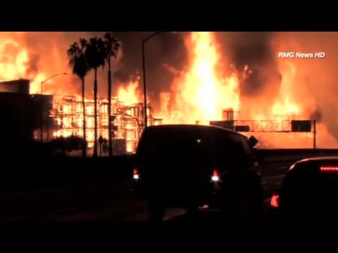 Huge fire destroys several buildings in Los Angeles