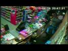 Knife-wielding robber foiled by shopkeeper: video