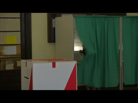 Polish voters head to polls to pick a president