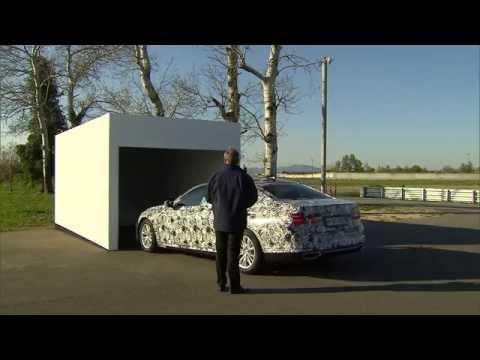 The new BMW 7 Series - Demonstration of remote control parking | AutoMotoTV
