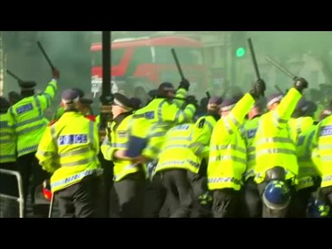 London protesters scuffle with police at anti-Cameron rally