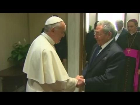 Pope meets Cuba's Castro during rare Sunday, private meeting