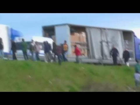 Video shows French police using violence against migrants in Calais