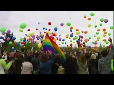 Russian police detain activists at gay flashmob in Moscow