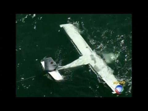 Small plane makes emergency sea landing in Rio