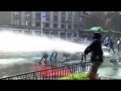 Clashes in Chile as students call for education reform