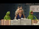 Miss Piggy And Kermit Have Cash And Fashion At Premiere