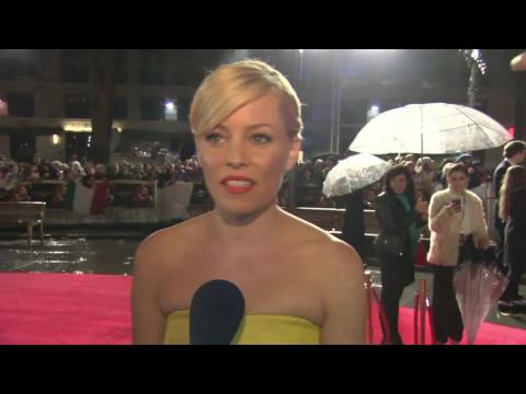 Elizabeth Banks Is Sexy In The Rain At "Hunger Games" World Premiere