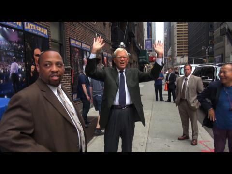 David Letterman Holds Up His Hands And Makes Faces