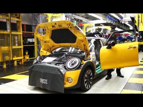 New 5-door MINI in Plant Oxford's assembly Trailer | AutoMotoTV