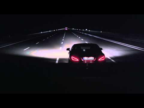Mercedes-Benz MULTIBEAM LED Motorway high beam | AutoMotoTV