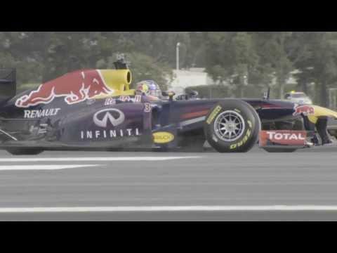 Infiniti Red Bull Racing - Daniel Ricciardo and the Royal Australian Air Force | AutoMotoTV