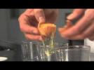 How to separate an egg - Label : Atelier des Chefs UK - Category : Cuisine