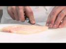 How to remove the skin from a fish fillet - Label : Atelier des Chefs UK - Category : Cuisine