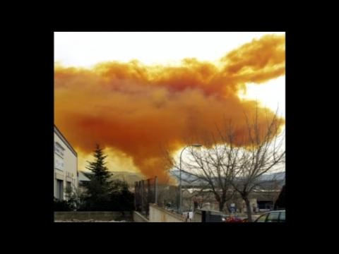 Toxic orange cloud spreads after Barcelona chemical blast