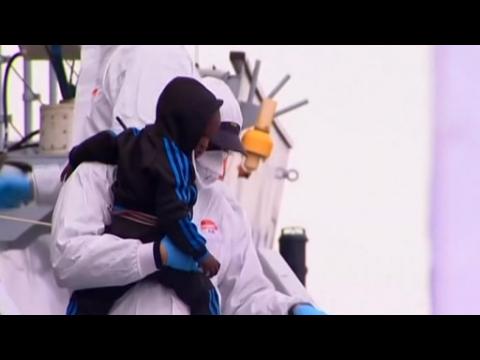 More than 600 rescued migrants arrive in Sicily