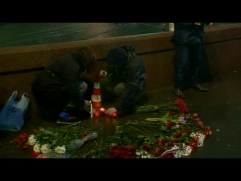 Russian mourners bring flowers to scene of opposition leader Nemtsov's murder