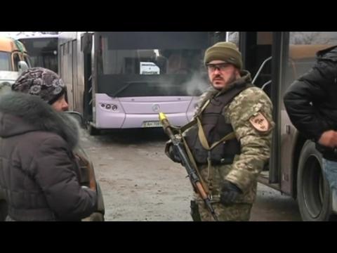 Ukrainian authorities, rebels evacuate civilians from front line town