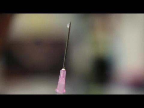 Injectable 3D cell factories to fight cancer in the body