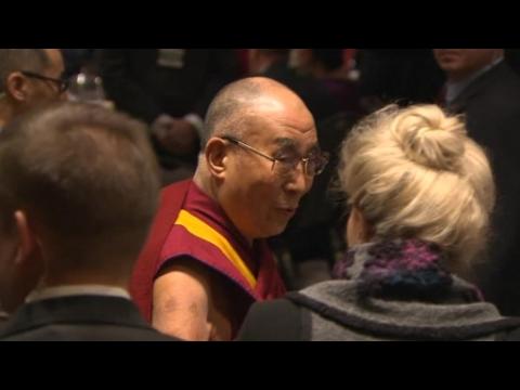 Obama, Dalai Lama share greetings at prayer event