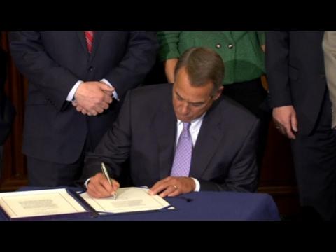 Boehner signs Keystone pipeline bill
