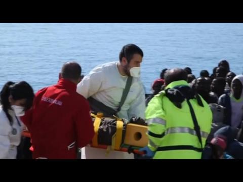 More migrants rescued by Italian coast guard arrive in Sicily