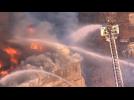 Firefighters battle huge Philadelphia blaze