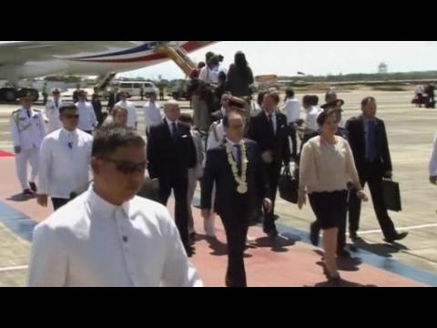 French President Francois Hollande arrives in Manila for two-day state visit