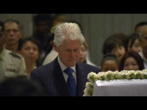 Former U.S. President Clinton bids farewell to Singapore's founder Lee