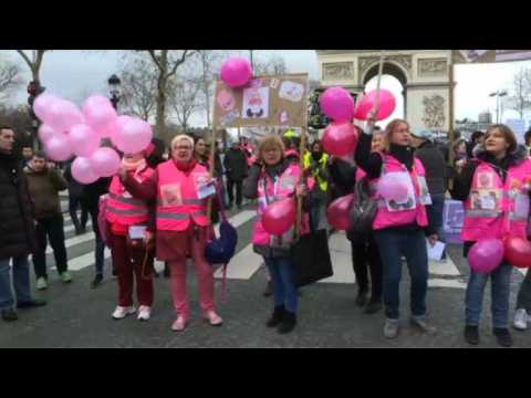 "Pink vests" take centre stage in Paris protests