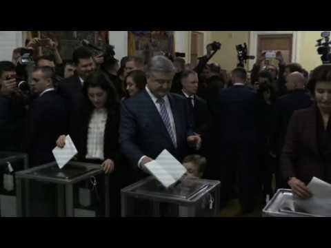 Ukraine's presidential elections: Poroshenko casts his vote