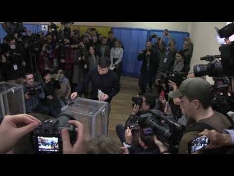 Ukraine's presidential elections: Frontrunner Zelensky votes