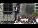 Venezuela's Guaido climbs up a scaffold to greet supporters - Label : AFPTV - First images - Category : News