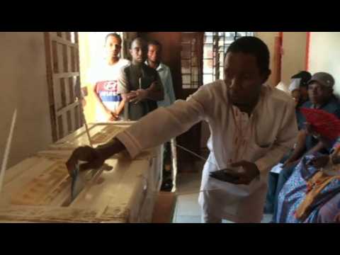 Polls open in Comoros as leader Azali seeks new term