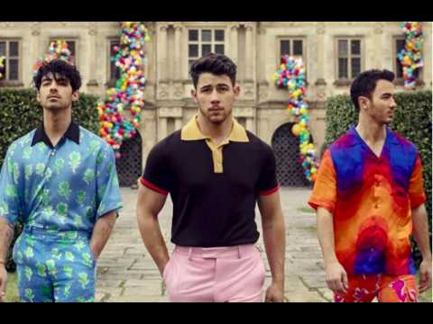 Jonas Brothers tease new song and music video?