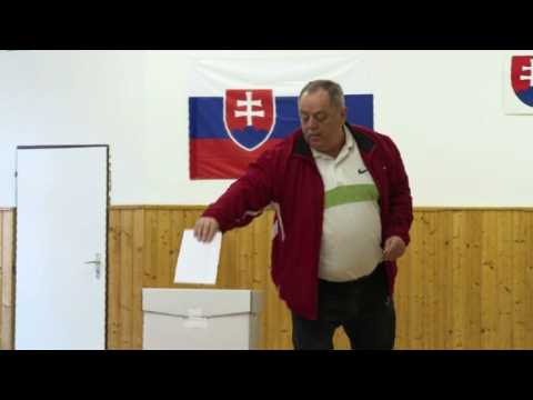 Slovaks vote for president with outsider tipped to win