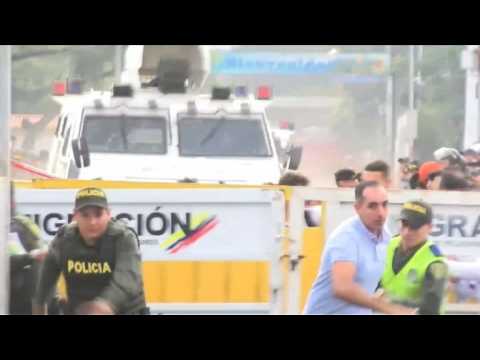 Venezuela troops smash through barrier in and desert to Colombia