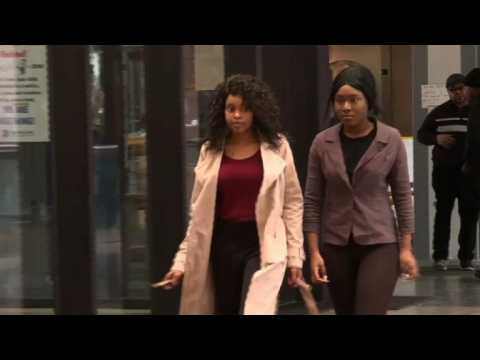 Lawyer, alleged victims arrive at R. Kelly bond hearing