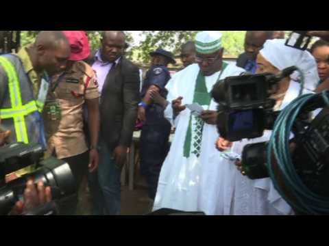 Nigeria: opposition candidate Atiku Abubakar casts his vote