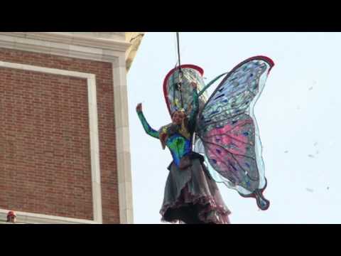 Venice carnival kicks off with two flights of the angel