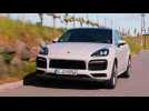 Porsche Cayenne S Coupé in crayon Driving Video