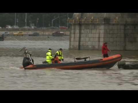 Budapest: Authorities search for wreck of capsized tourist boat