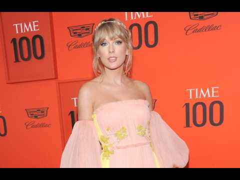 Taylor Swift adds Katy Perry's song to her music playlist